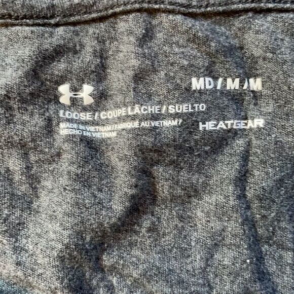 Under Amor Tee - Picture 2 of 7